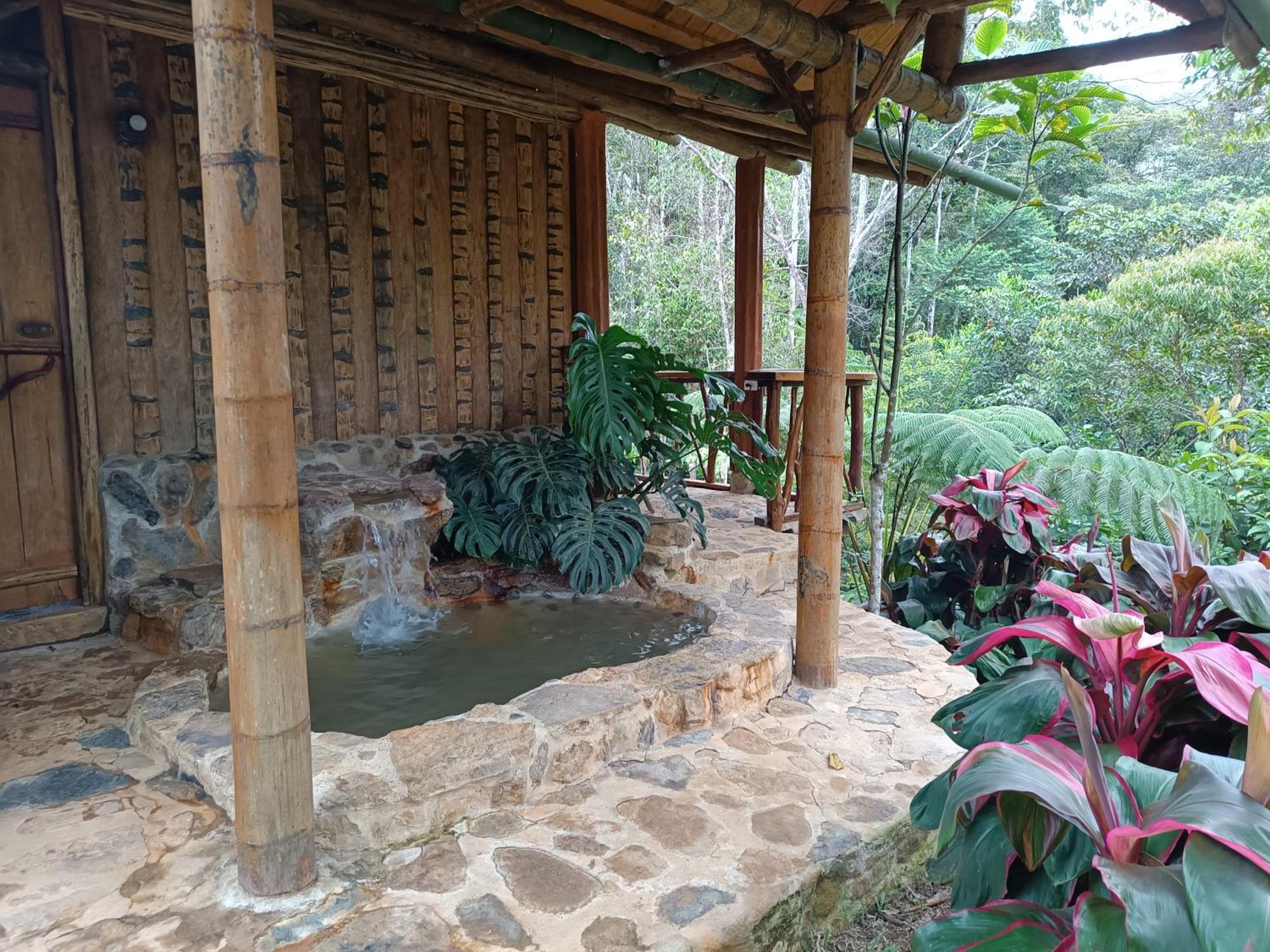 Huaca Huaca Hostel Mocoa エクステリア 写真